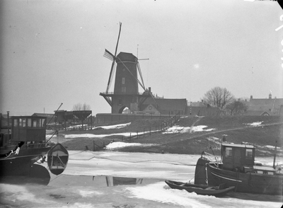 127381 Gezicht op de molen Rijn en Lek te Wijk bij Duurstede, vanaf de Aalswaard.